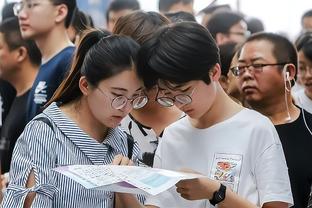 比尔谈三巨头：我们都习惯围绕自己建立体系 布克做出了重大牺牲